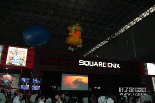 图23 传说中的SE史克威尔艾尼克斯展台上空挂着好大一只陆行鸟