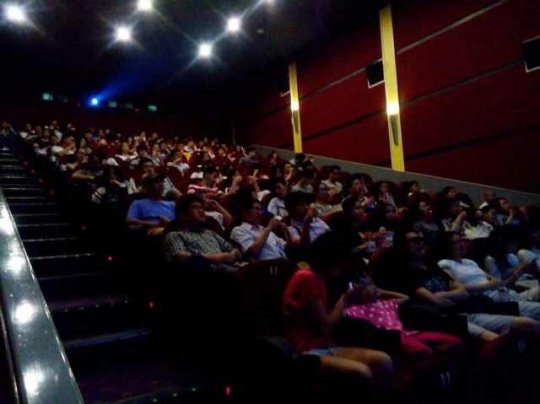 父母比孩子更爱看