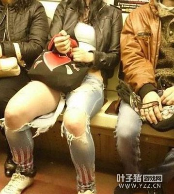 �����Ѷ��Ư��Ů�ڿ�һ�겻ϴ�� ÿ������20Сʱ