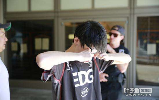 WE̯���鷳 EDG��WE�Ĺ���һĻ