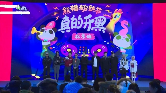 王者荣耀主播路人局 竟单手操作打哭对面?