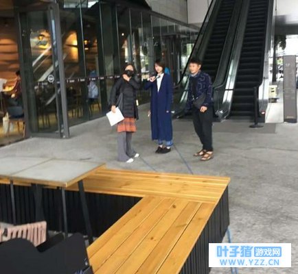 偶遇郑爽拍戏:耿直豪爽的她却一脸娇羞,一