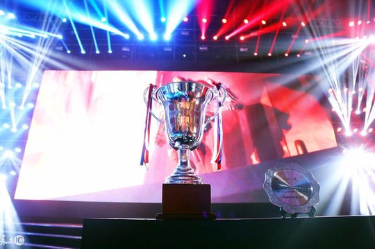 凉了的lol,现在一股浓浓的圈钱风