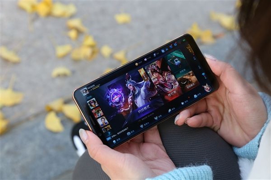 熊孩子5.5万充值《王者荣耀》 家长投诉获退