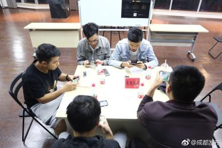 600程序员彰显“王者荣耀” 上百位IT男抢当