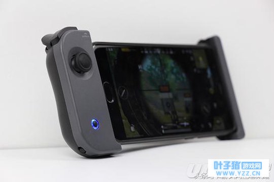 用盘古Xmax玩FIFA足球世界:操作流畅体验更