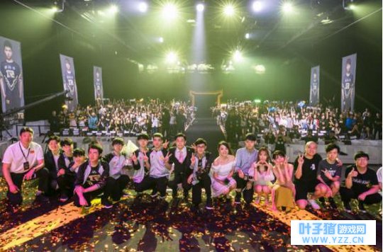 RNG夺冠豪华庆典牌面十足!粉丝:真后悔没