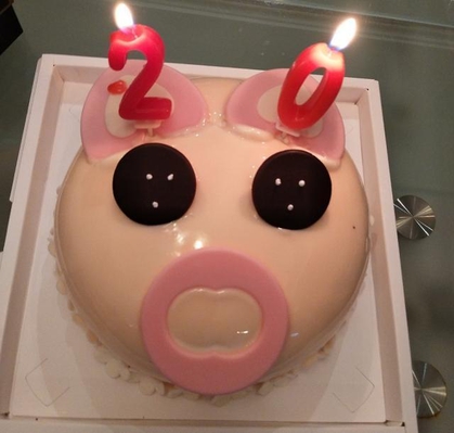 王者荣耀界的韦神:生日喜获猪头蛋糕,网友