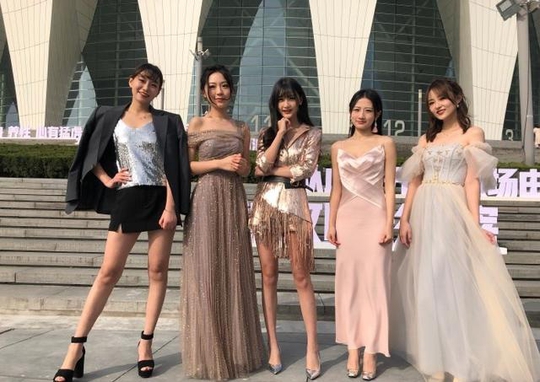 王者荣耀五大女主持在线PK!琪琪长腿惹眼,