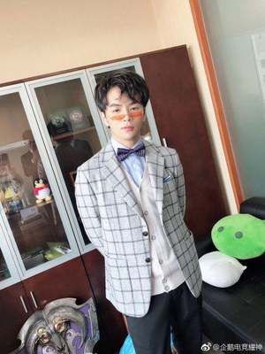 王者晋级赛遇演员,不叫爸爸就开送?耀神闭