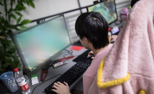 厂长回归EDG一路连胜!上单ray发挥超常泪洒